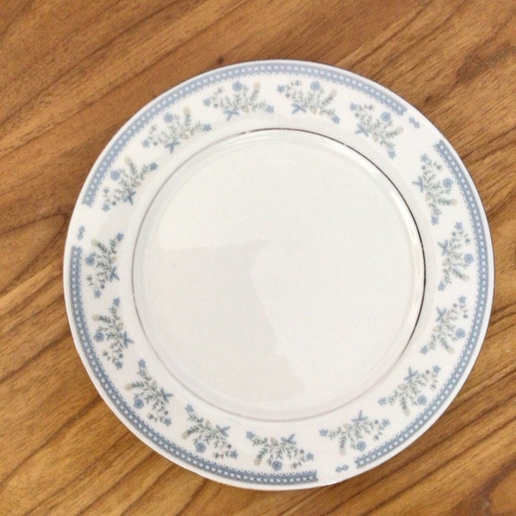Vintage Blue Floral China Salad Plates - Set of 4 - Picture 10 of 11
